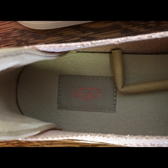 Uggs Women’s Sammy Sneaker in Metallic Peach - Picture 2 of 4